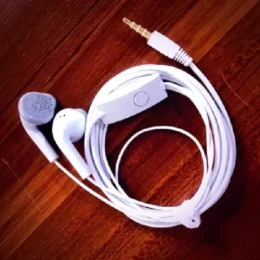 New Samsung Earphone with Microphone And powerful base Wired Earphone with Mice White