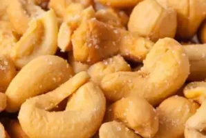 Roasted Cashew Nuts Big Size-বাঁজা কাজু বাদাম) - 500 gm